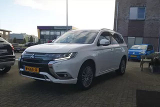MITSUBISHI Outlander 2.4 DOHC MIVEC PHEV 240pk 4WD Aut Intense