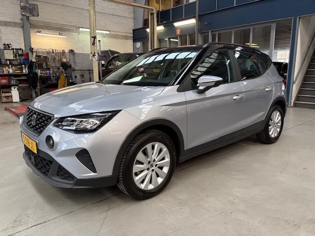 SEAT Arona 1.0 TSI 95pk Style | Apple carplay / Android auto | Climate control | Parkeersensoren | Cruise control | All season banden | NAP | Rijklaar prijs!