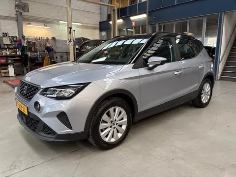 SEAT Arona 1.0 TSI 95pk Style | Apple carplay / Android auto | Climate control | Parkeersensoren | Cruise control | All season banden | NAP | Rijklaar prijs!