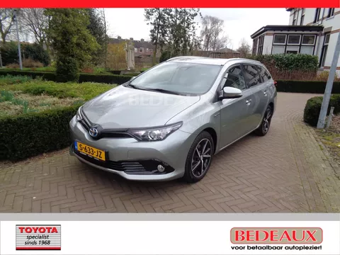 Toyota Auris 1.8 Hybrid 136pk CVT Dynamic Edition , bij Toyota specialist met 12 maanden BOVAG garantie.