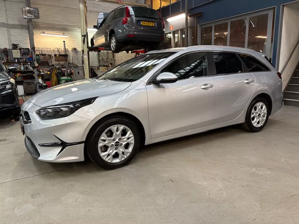 KIA Ceed Sw 1.0 T-GDi 120pk DynamicPlusLine | Apple carplay / Android auto | Navigatie | Cruise control | Camera | Pdc | Elektr. klep | NAP | Rijklaar prijs!