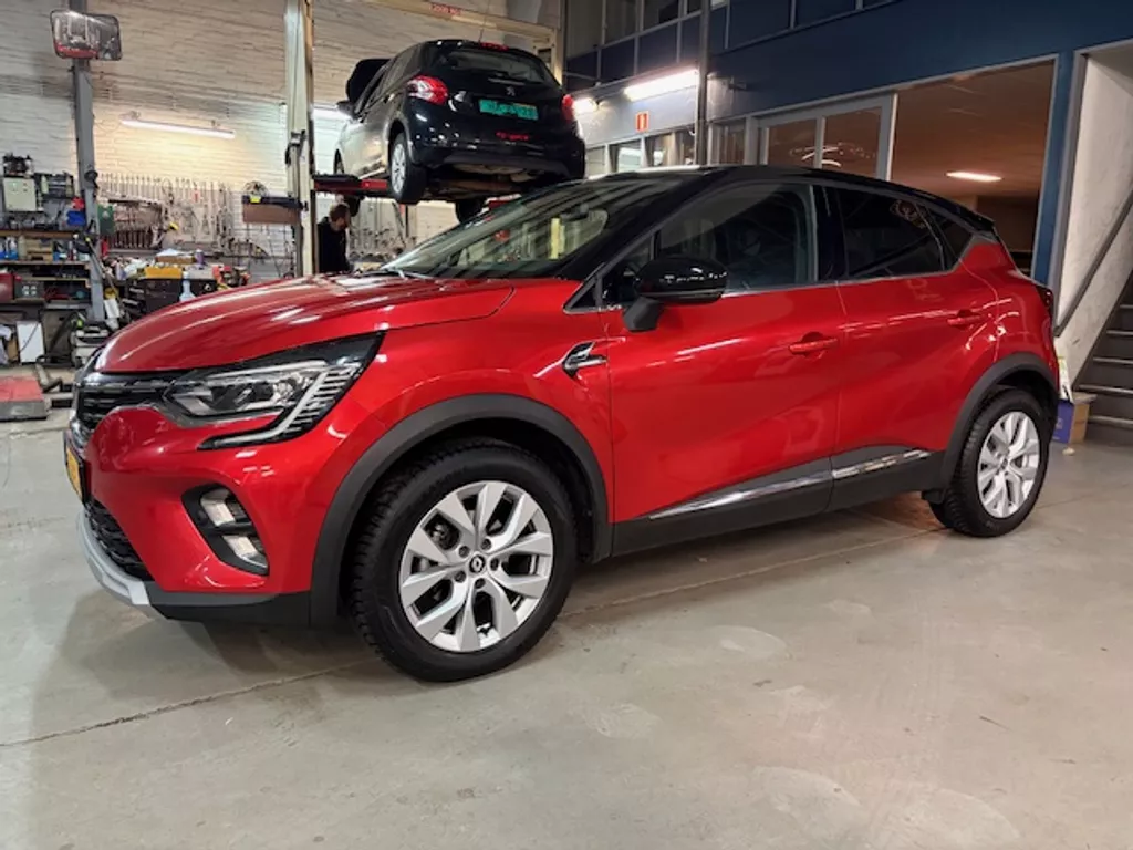 Renault Captur TCe 90pk GPF Intens | Two Tone lak | Apple carplay / Android auto | Navigatie | Camera | Cruise control | All season banden | NAP | Rijklaar prijs!