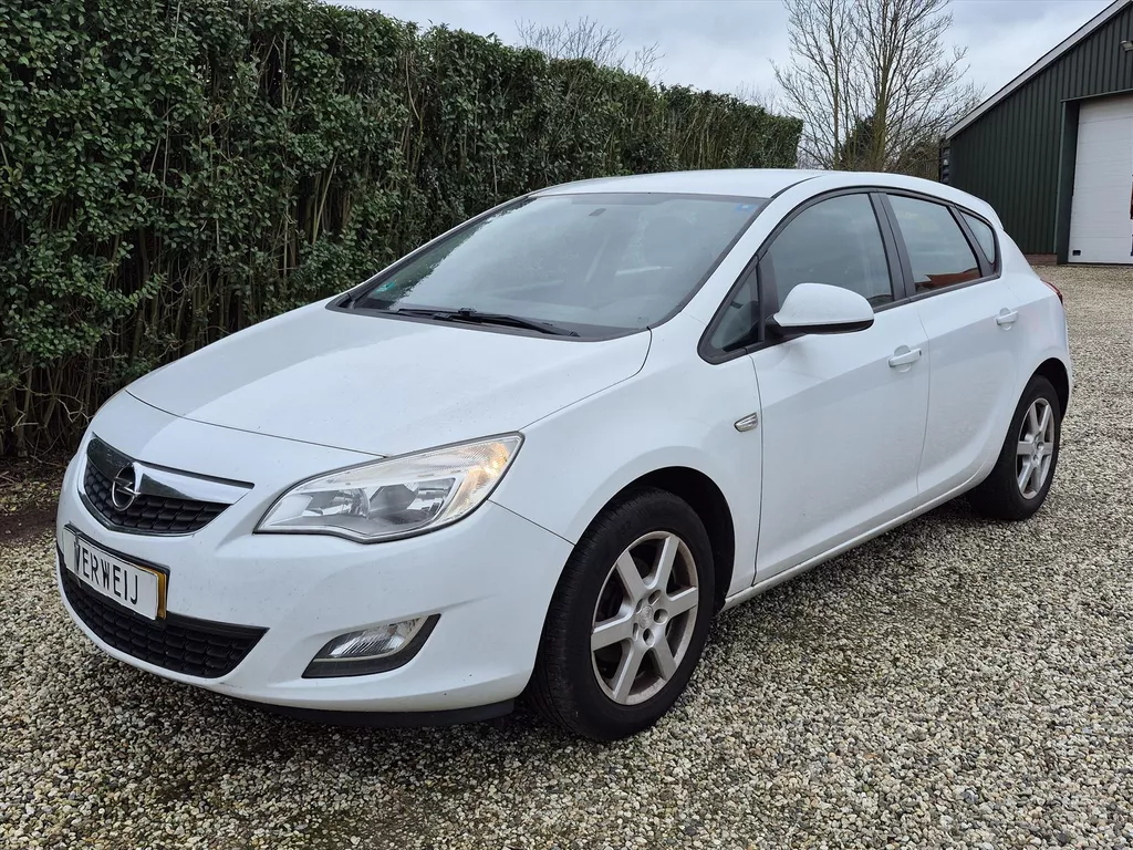 Opel Astra 1.4 5Drs Cosmo | Airco | Radio Bluetooth | CV | LM Velgen | Motor loopt niet goed!