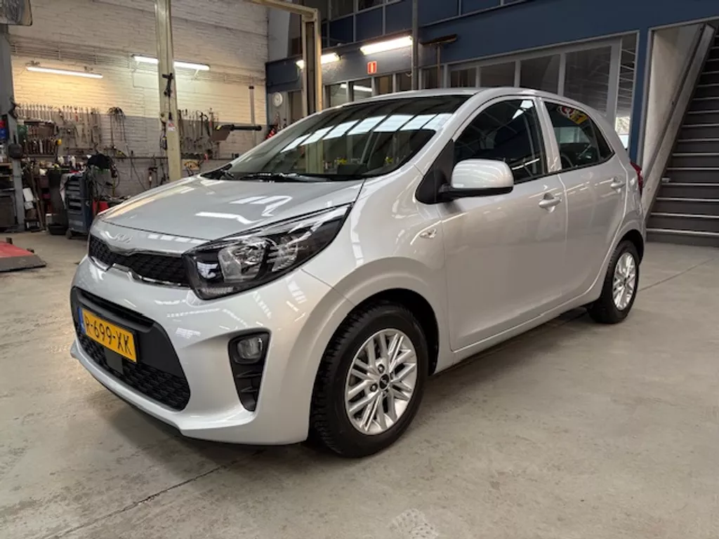 KIA Picanto 1.0 DPi AMT 67pk 4-zits DynamicLine | Apple carplay / Android auto | Camera | Cruise control | All season banden | NAP | Rijklaar prijs!