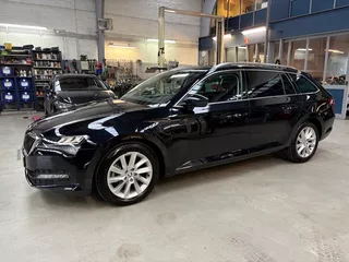 SKODA Superb Combi 1.5 TSI ACT 150pk DSG-7 Business Edition | Apple carplay / Android Auto | Trekhaak | Navigatie | Cruise control | Pdc V+A | NAP | Rijklaar prijs!