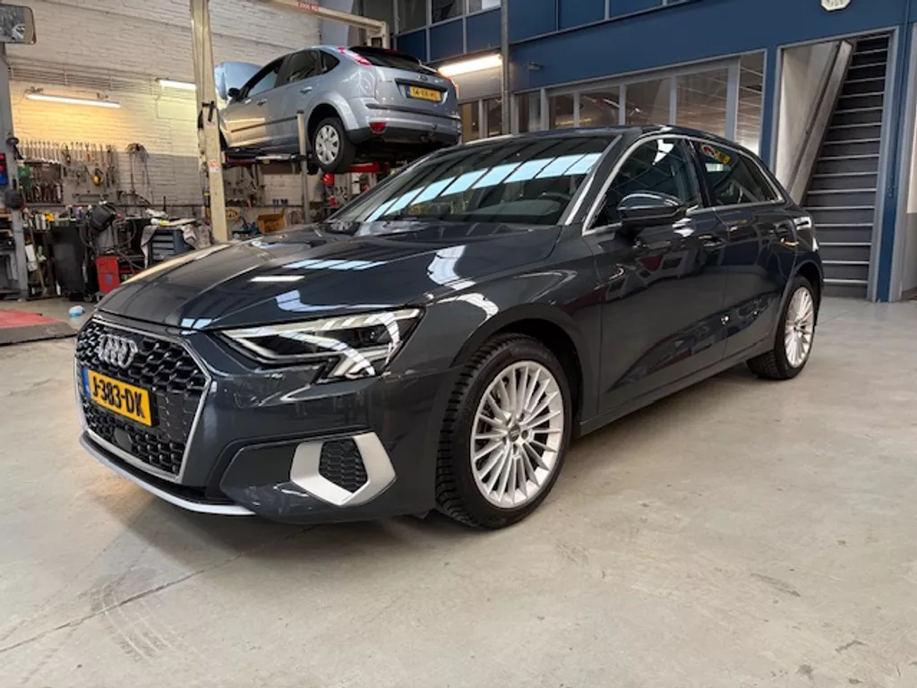 AUDI A3 Sportback 35 TFSI 150pk S-tronic Business Edition | Apple carplay / Android auto | Virtual cockpit | Navigatie  | Cruise control | NAP | Rijklaar prijs!