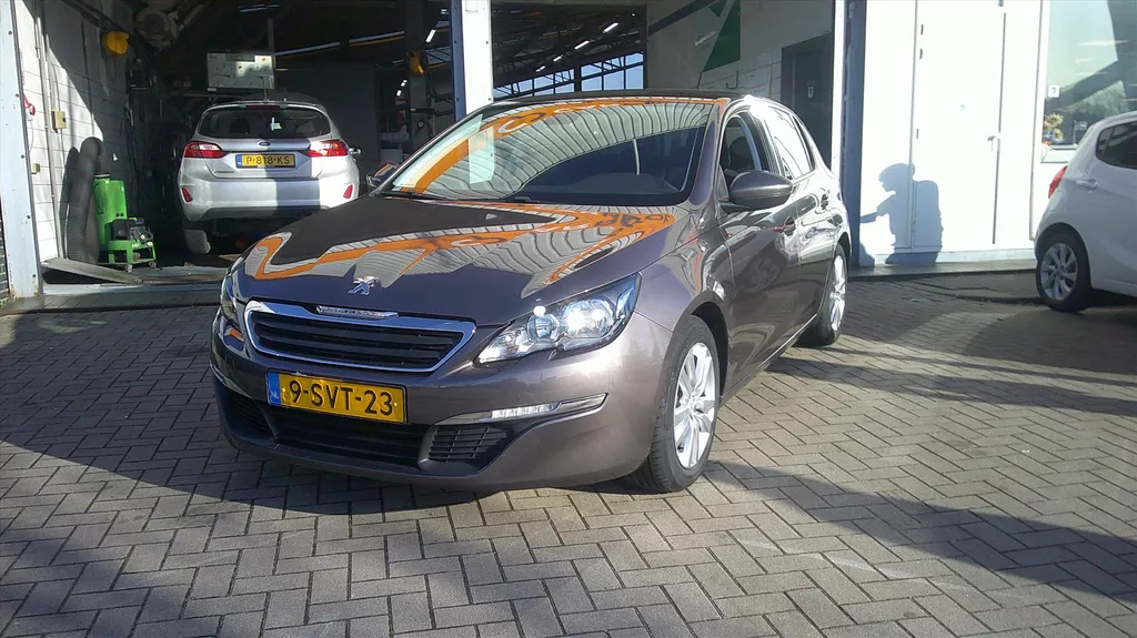 Peugeot 308 1.2 VTi 82pk Blue Lease