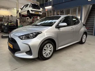 TOYOTA Yaris 1.5 VVT-i 125pk Active | Apple carplay / Android auto | Airco | Cruise control | All season banden | NAP | Rijklaar prijs!