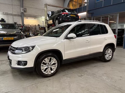 Volkswagen Tiguan 1.4 TSI 160pk Sport & Style | Apple carplay/ Android auto | Trekhaak | Stoelverw. | Pdc v+a | cruise control | Nw. All season banden | Rijklaar prijs!