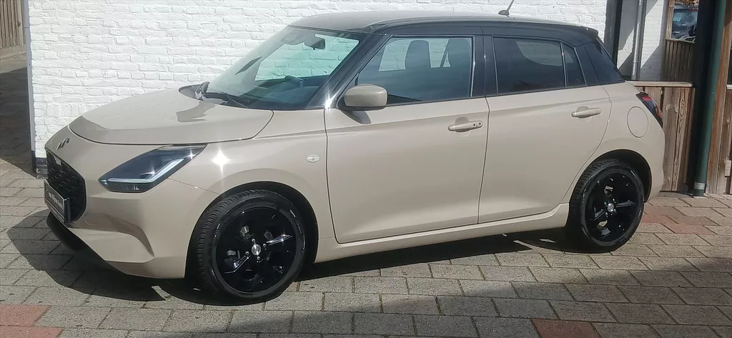 Suzuki Swift 1.2 Smart Hybrid Select zwart dak .