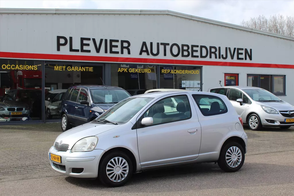 TOYOTA Yaris 1.3 16V 3DR LINEA LUNA Sol