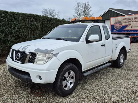 NISSAN Navara 2.5 DCI DOUBLE CAB VAN 4WD | Motor Kapot! | Clima | Trekhaak