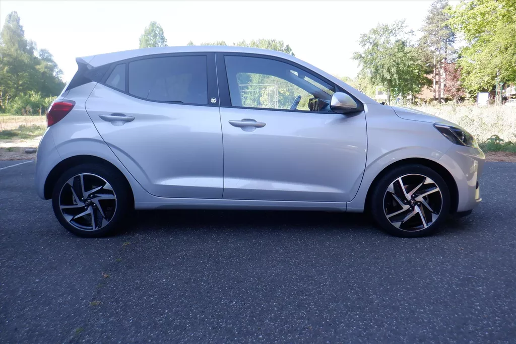 Hyundai I10 1.0i 67pk 30 JAAR EDITION - ALLE OPTIES 29.000KM