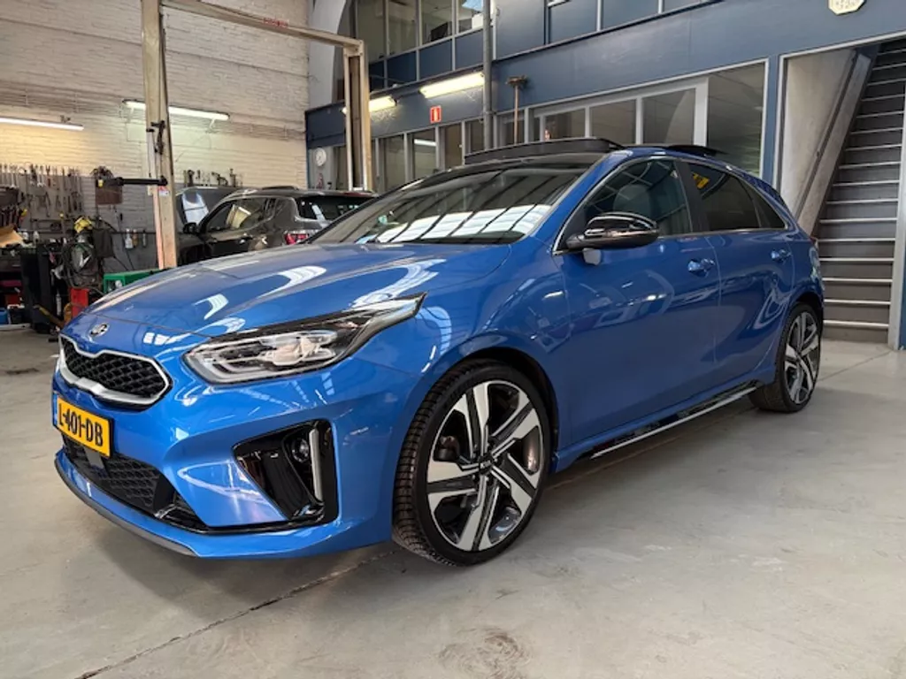KIA Ceed 1.0 T-GDi 120pk GT-Line *Uniek! 15.400 KM* | Schuif- Kanteldak | 19'' Lm velgen | Camera | Cruise control | Stoel + Stuurverw. | NAP | Rijklaar prijs!