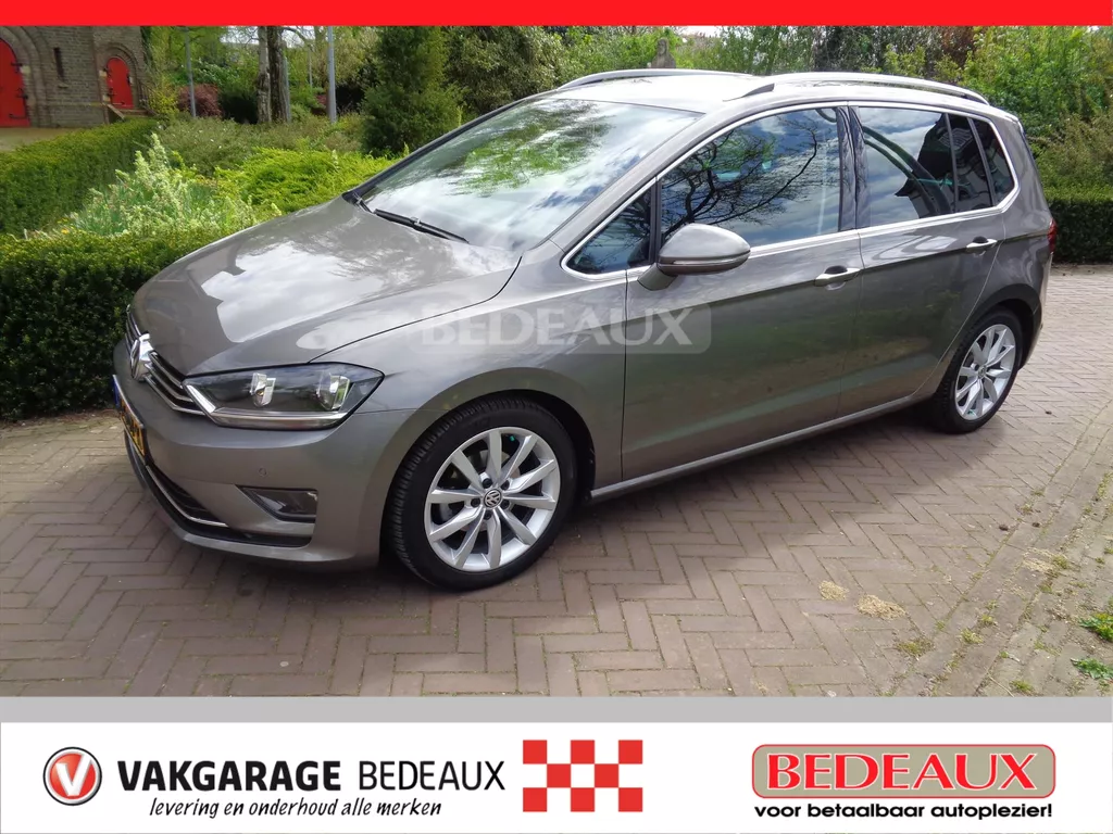 VOLKSWAGEN Golf Sportsvan 1.2 TSI 110PK DSG Highline Executive Navi+camera bij Vakgarage® met 12 maanden BOVAG garantie