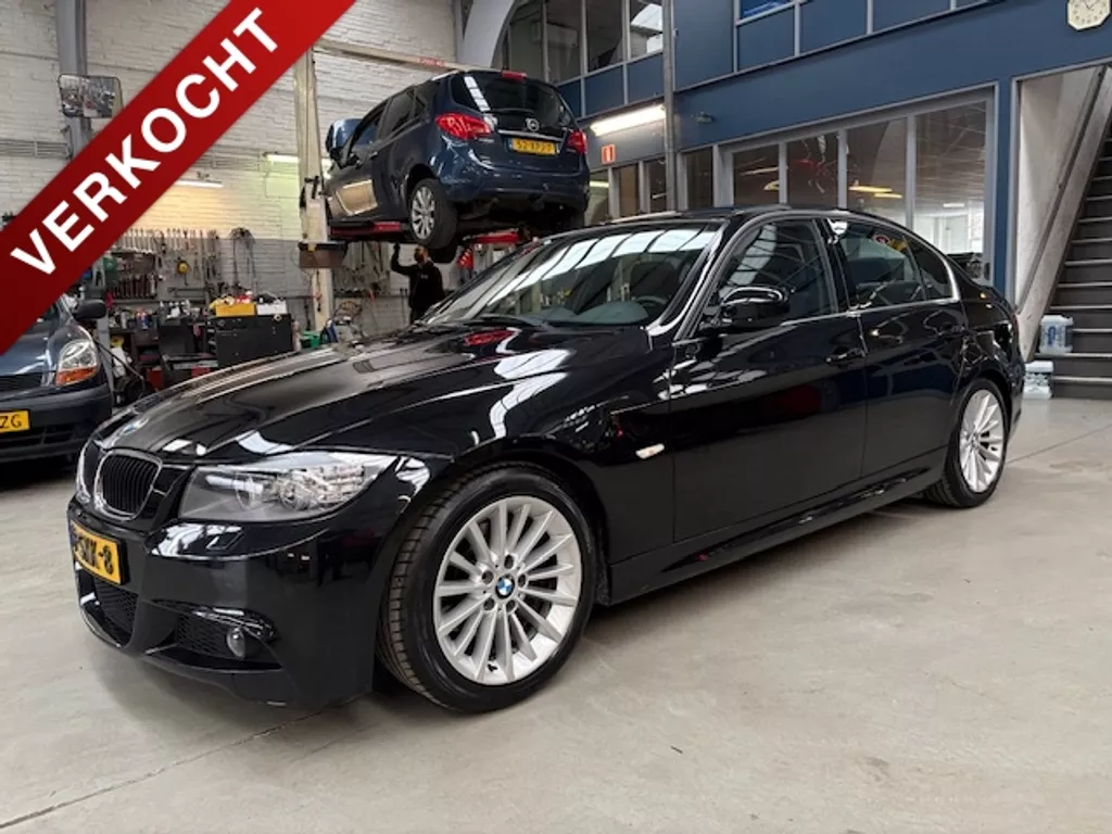 BMW 3-Serie (e90) 2.0 I 320 Executive M-Sport | Navigatie | Pdc | Bluetooth | Klap trekhaak | 4 Nieuwe banden | NAP | Rijklaar prijs!