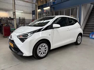 Toyota Aygo 1.0 VVT-i 72pk 5D x-play | Airco | Navigatie | Apple carplay / Android auto | Camera | NAP | Rijklaar prijs!
