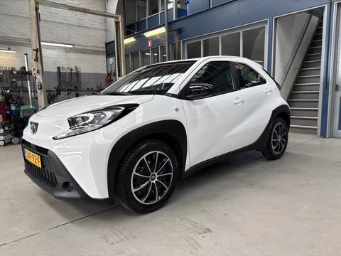 TOYOTA Aygo X 1.0 VVT-i MT 72pk Play | Apple carplay / Android auto | Airco | Camera | Cruise control | All season banden | NAP | Rijklaar prijs!