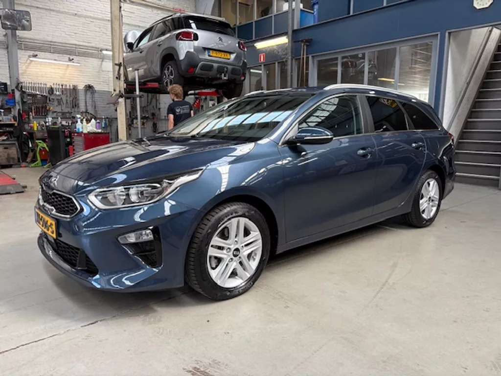 Kia Ceed Sw 1.4 T-GDi 140pk DynamicPlusLine | Apple carplay / Android auto | Navigatie | Camera | PDC |  All season banden | NAP | Rijklaar prijs!
