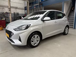 HYUNDAI I10 1.0i 67pk Automaat Comfort | Apple carplay / ANdroid auto | Navigatie | Camera | Cruise control | All season banden | NAP | Rijklaar prijs!