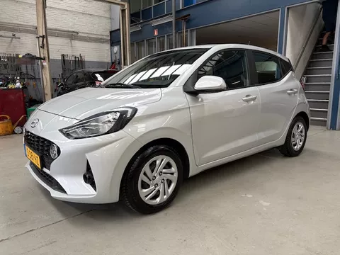 HYUNDAI I10 1.0i 67pk Automaat Comfort | Apple carplay / ANdroid auto | Navigatie | Camera | Cruise control | All season banden | NAP | Rijklaar prijs!