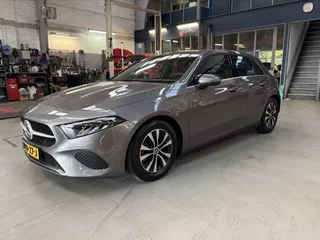 MERCEDES A-Klasse A 180 7G-DCT Business Solution | Apple carplay / Android auto | Navigatie | Camera | Pdc V+A | Cruise control | NAP | Rijklaar prijs!