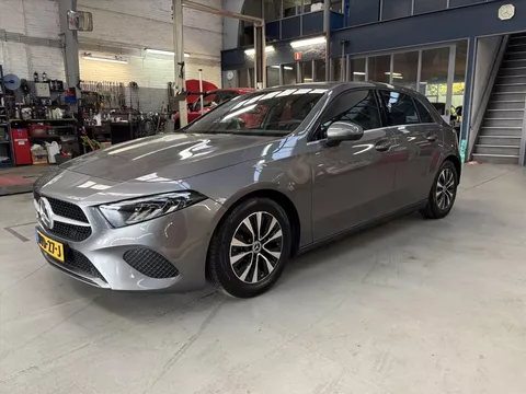 MERCEDES A-Klasse A 180 7G-DCT Business Solution | Apple carplay / Android auto | Navigatie | Camera | Pdc V+A | Cruise control | NAP | Rijklaar prijs!