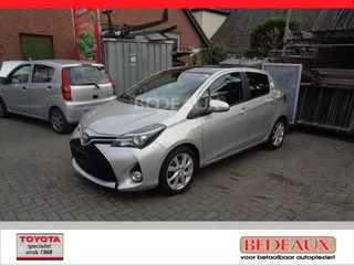 TOYOTA Yaris 1.5 Full Hybrid 100pk 5D Aut Dynamic panoramadak , rijklaarprijs bij Toyota specialist met 12 maanden garantie !