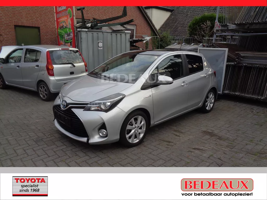 TOYOTA Yaris 1.5 Full Hybrid 100pk 5D Aut Dynamic panoramadak , rijklaarprijs bij Toyota specialist met 12 maanden garantie !