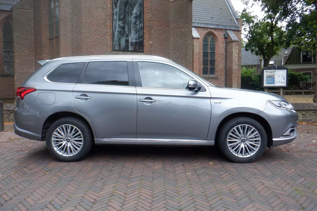 Mitsubishi Outlander 2.4 DOHC MIVEC PHEV 240pk 4WD Aut Intense 49.000 KM