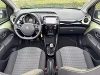 PEUGEOT 108 TOP! 1.0 e-VTi 72pk 5-drs Allure Foto