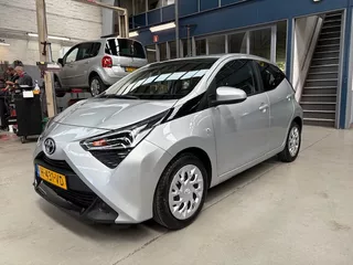 TOYOTA Aygo 1.0 VVT-i 72pk 5D x-play | Navigatie | Apple carplay / Android auto | Camera |  Airco | NAP | Rijklaar prijs!