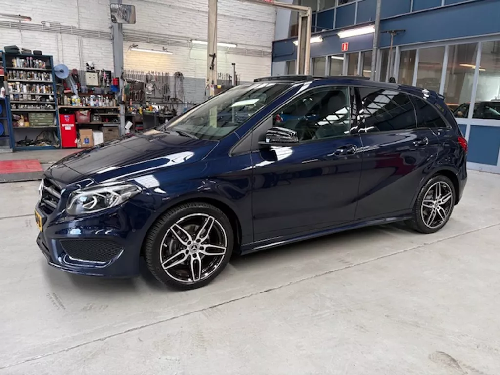 MERCEDES B-Klasse B 180 122PK 7G-DCT Ambition | Schuif- Kanteldak | Navigatie | Cruise control | PDC V+A | Climate control | All season banden | NAP | Rijklaar prijs!