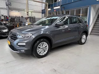 Volkswagen T-Roc 1.0 TSI 110pk Style |  Apple carplay / Android auto | Airco | Pdc V+A | Cruise control | Draadloos opladen | All season banden | NAP | Rijklaar prijs!
