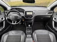 PEUGEOT 2008 SUV 1.2 PureTech 110pk EAT6 Allure *automaat* Foto