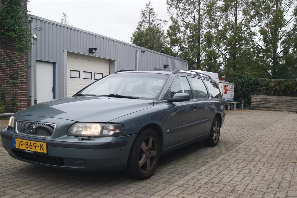 VOLVO V70 2.4 140PK Edition
