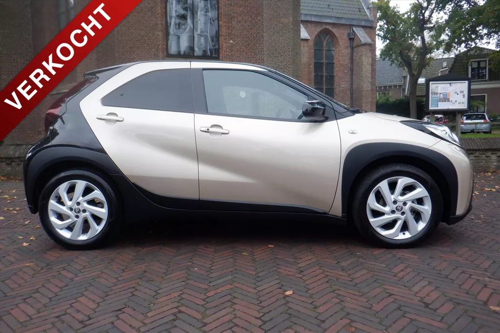 Toyota Aygo X 1.0 VVT-i  10.000 KM -AUTOMAAT-CAMERA-VERW,STOELEN