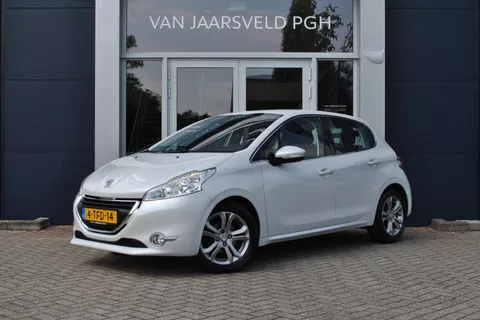 Peugeot 208 5drs Allure 1.2 Pure Tech 82pk / Climate / Nav