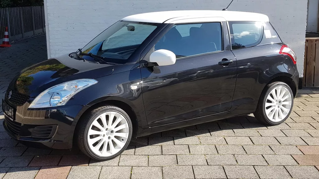 Suzuki Swift 1.2 3drs black and white 17 inch multi media