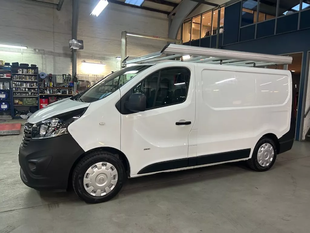 Opel Vivaro 2.0 D 66KW BV Edition Eco flex Trekhaak | Imperiaal | Betimmering | kasten inbouw | Airco | Cruise control | NAP | Rijklaar prijs!