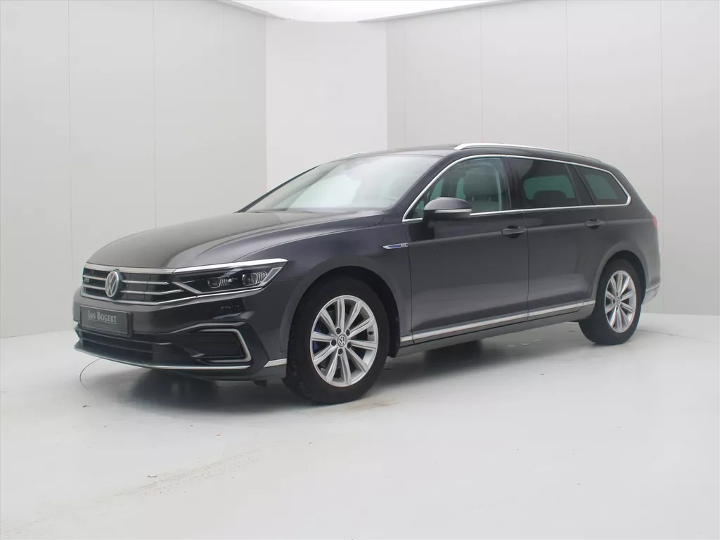 Volkswagen Passat Variant 1.4 TSI GTE 218pk DSG6 Highline [ PANODAK+TREKHAAK+LEDER+CARPLAY+ACC+NAVIGATIE+LED+PDC ]