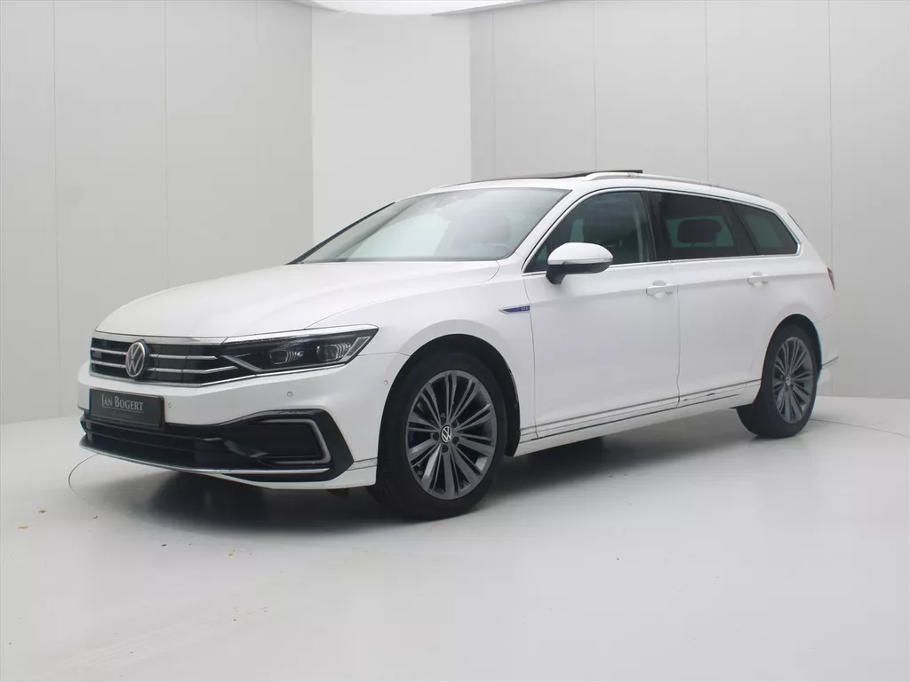 Volkswagen Passat Variant 1.4 TSI GTE 218PK DSG6 [ DCC+PANODK+LEDER+CAMERA+VIRTUAL+CARPLAY+PDC+LED ]