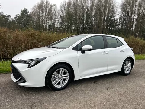 Toyota Corolla 1.8 Hybrid 122pk CVT Business | Apple carplay / Android auto | Camera | cruise control | Climate control | All-season banden | NAP | Rijklaar prijs!