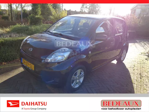 DAIHATSU Sirion 1.3 AUT Prestige Airco bij Daihatsu dealer, met 12 mnd Bovag garantie !