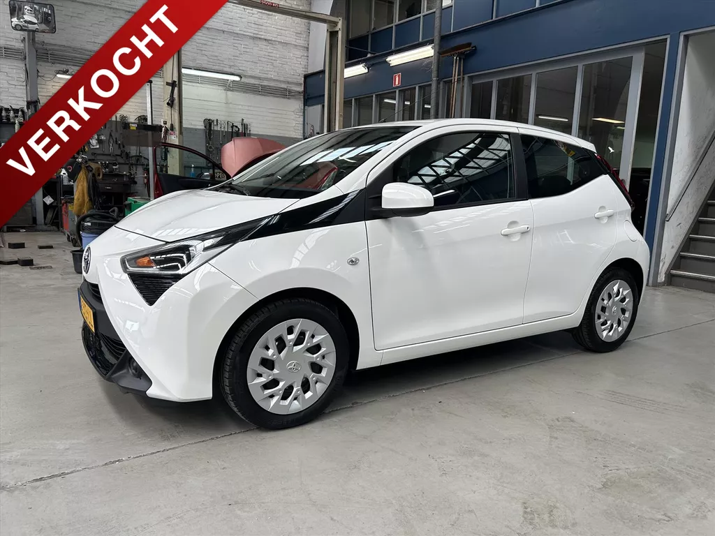 Toyota Aygo 1.0 VVT-i 72pk 5D x-play | Navigatie | Camera | Airco | Bluetooth | NAP | Rijklaar prijs!