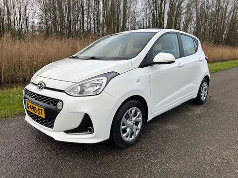 Hyundai I10 1.0i 66pk Comfort | Navigatie | Parkeersensoren | Cruise control | All seasonbanden | NAP | Rijklaar prijs!