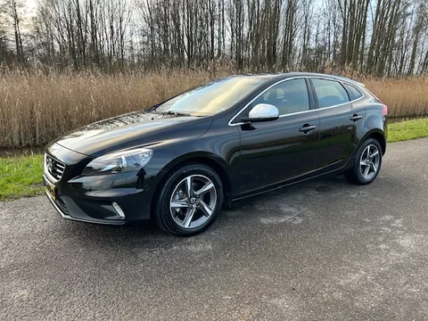 VOLVO V40 2.0 D2 120PK R-Design Business | Trekhaak | Navigatie | Voorruit + Stoelverwarming | Climate control | Cruise control | NAP | Rijklaar prijs!