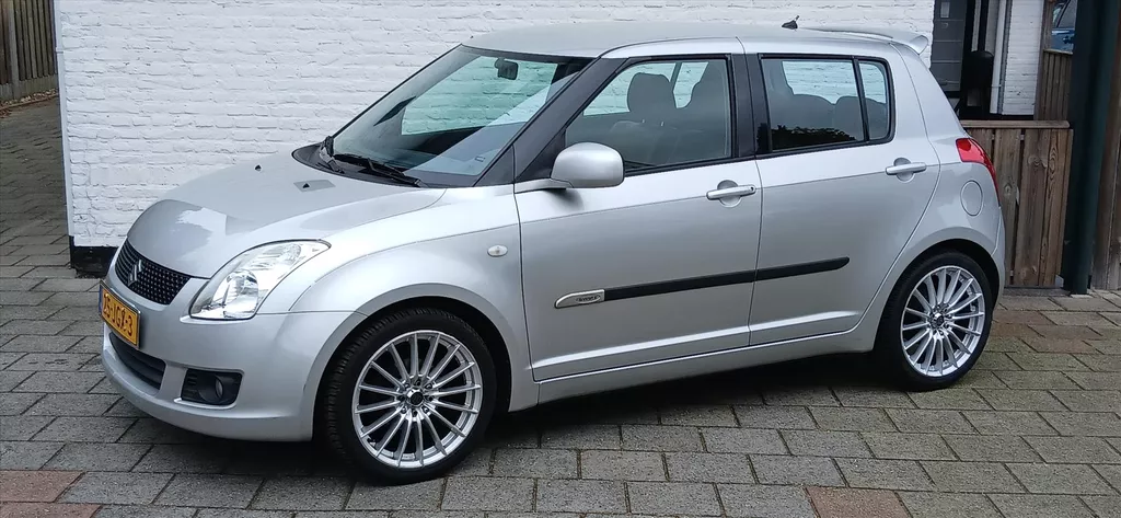 SUZUKI Swift 1.3 5D Shogun airco,17 inch ,leder,enz 87000 km