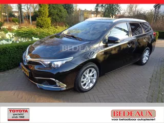 TOYOTA Auris 1.8 Hybrid 136pk CVT Executive, bij Toyota specialist  / rijklaar met 12 mnd BOVAG garantie!