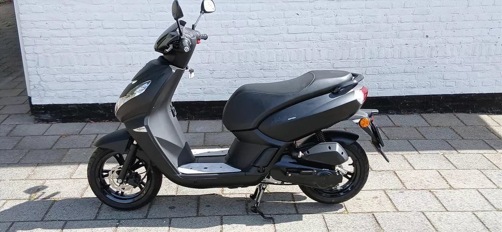 Peugeot Kisbee snor uniek 350 km gelopen, nieuw gekocht door ons
